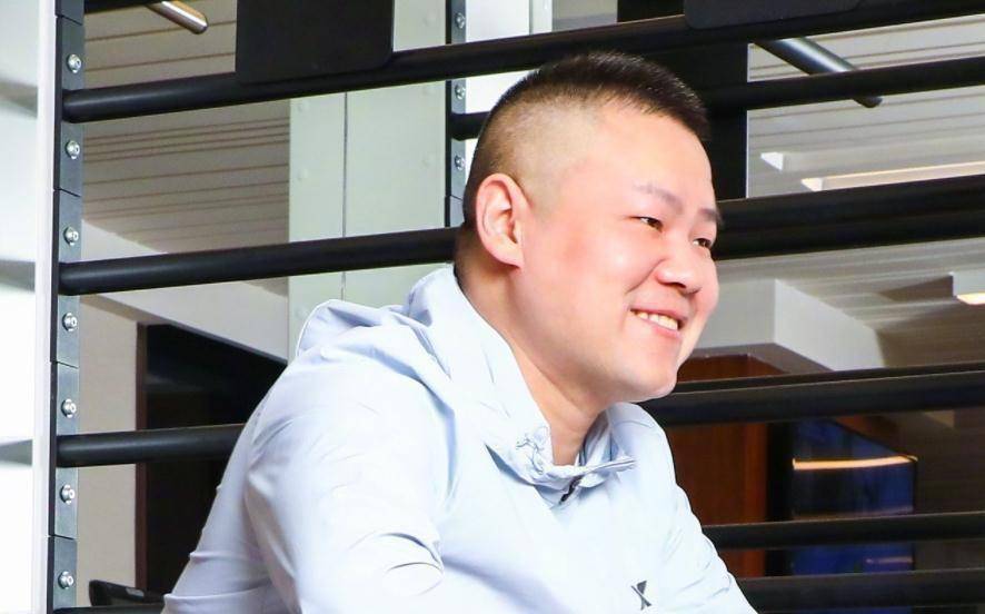 一医生酷似岳云鹏走红,看了对比照后,网友直呼一模一样!