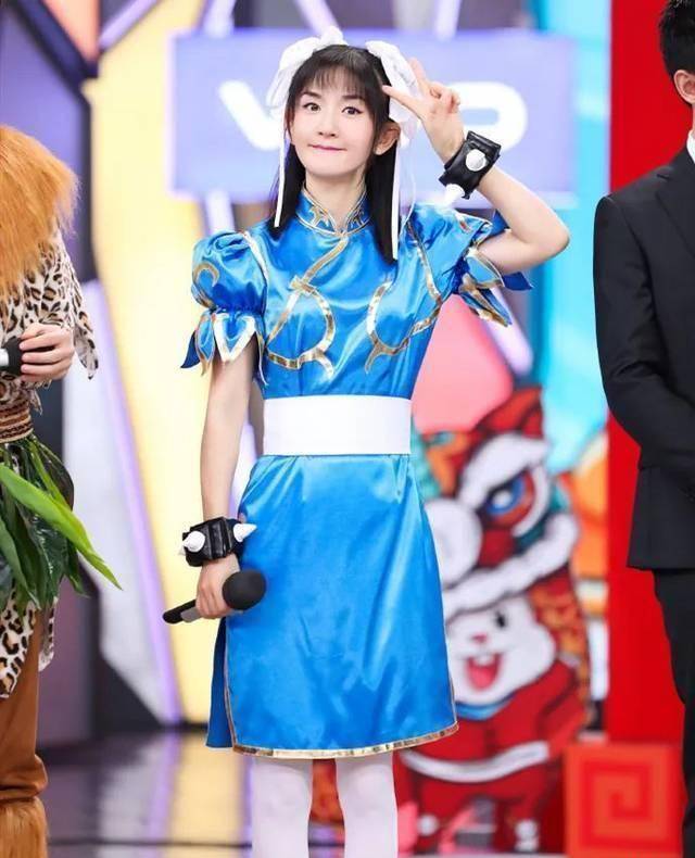 谢娜婚后更会装美了,模仿春丽又现"百变大咖秀",张杰也不管管_的设计