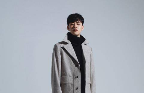 张云雷一曲《毓贞》唱尽绝代风华,费玉清称其为"当红炸子鸡"_徐小凤