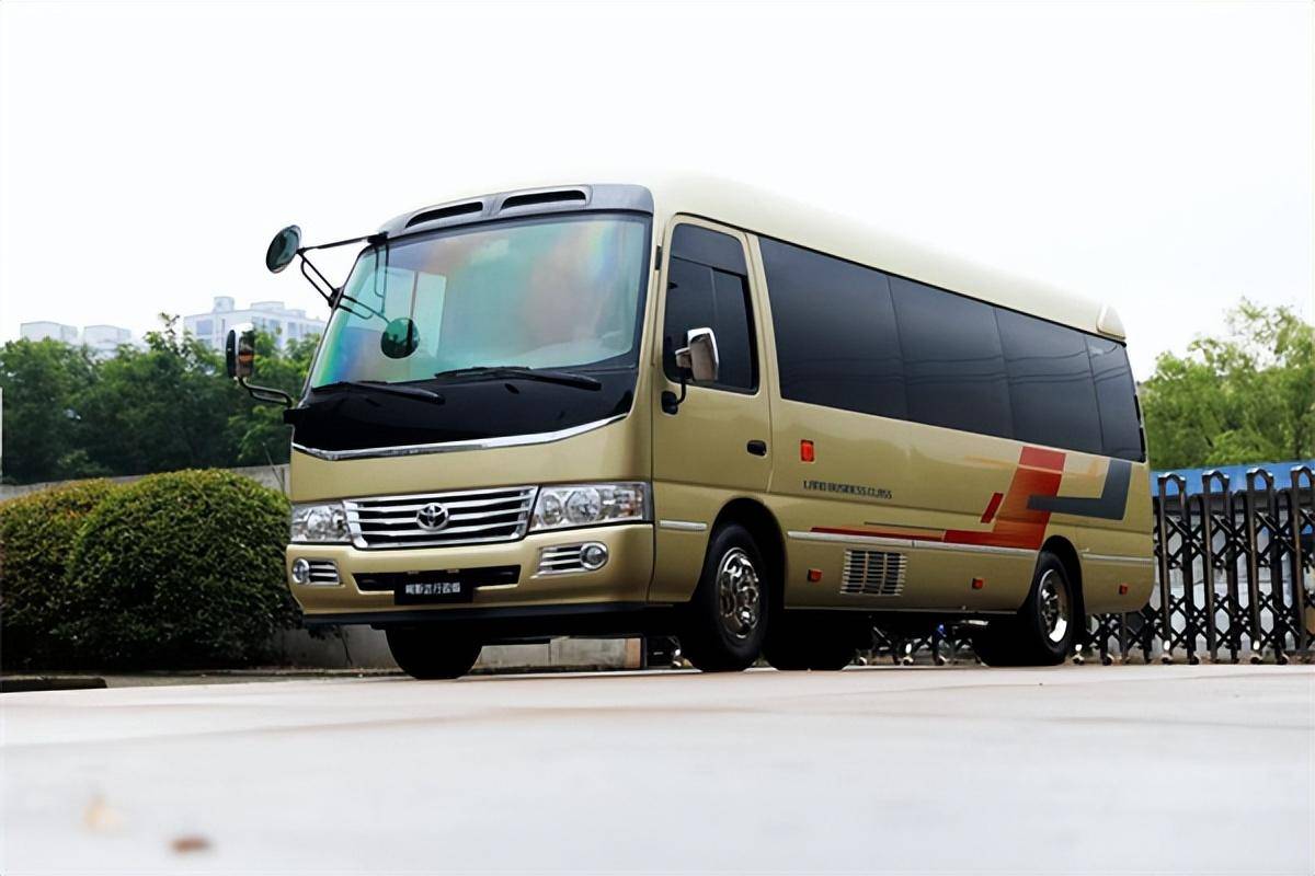 商务车中大哥级别的存在,丰田考斯特(柯斯达)12座定制版_搜狐汽车
