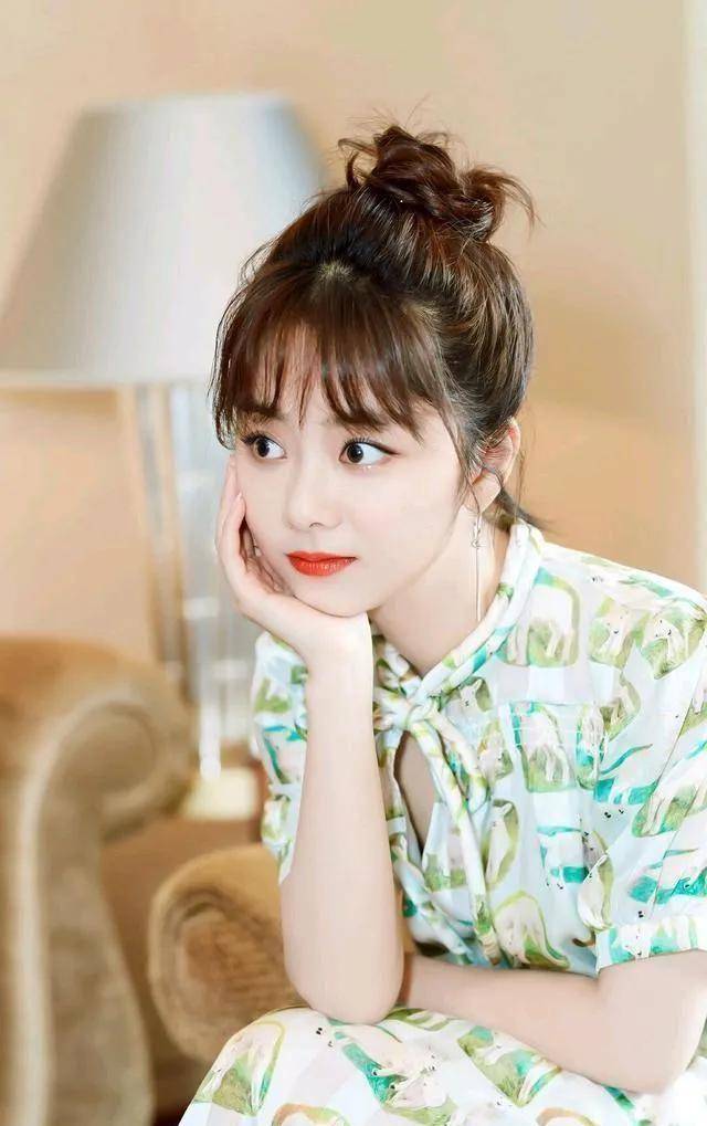 原作小巧玲珑,天生娃娃脸谭松韵,三十多岁还是少女_生活_是一种_演艺