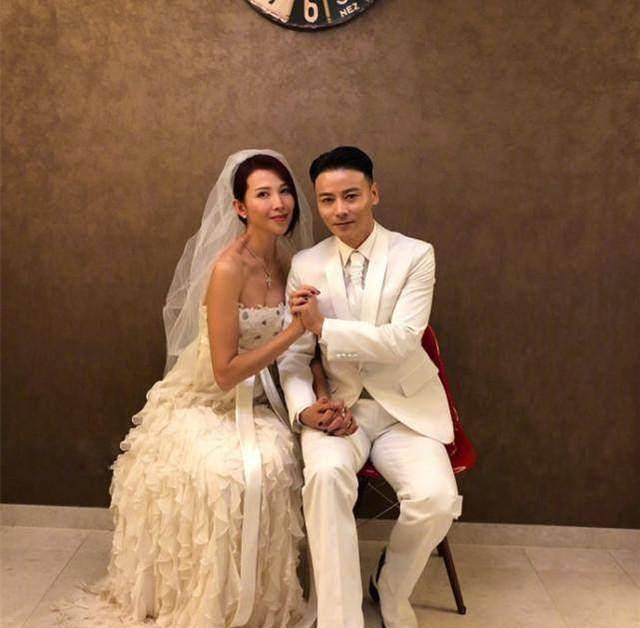 张晋晒和蔡少芬合照,这么多年了,感觉张晋没有变老!_时候_模样_穿着