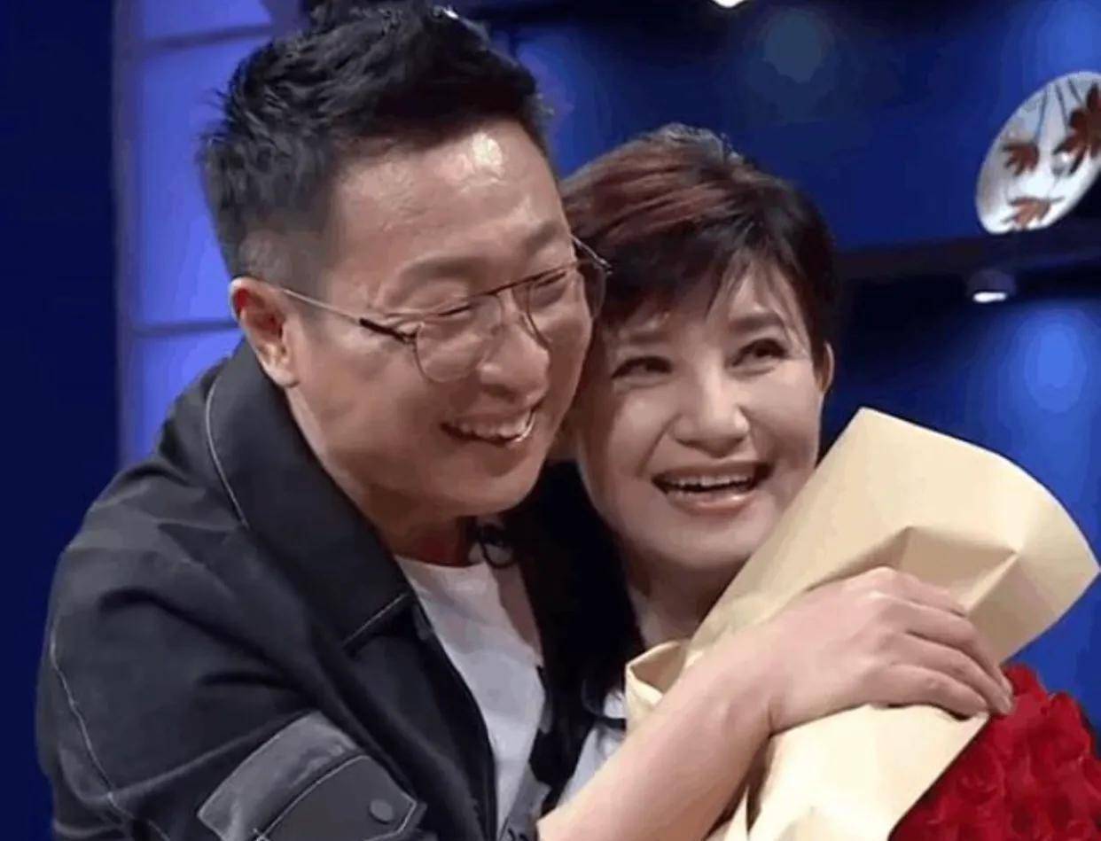 4位丑男演员,娶的老婆咋一个比一个漂亮?_赵亮_杜旭东_妻子