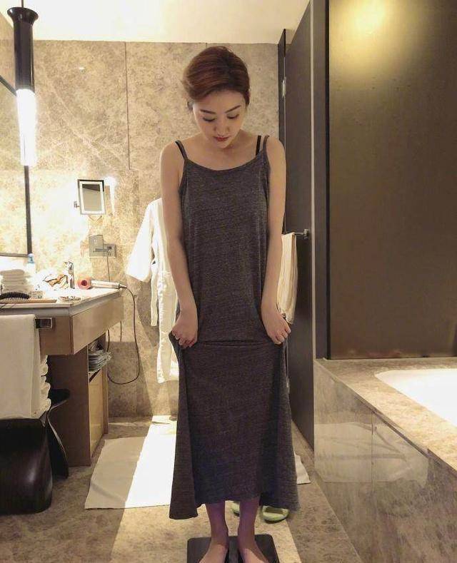 谢娜生完孩子回归快乐大本营,景甜体重100多斤,哭着说自己不矮