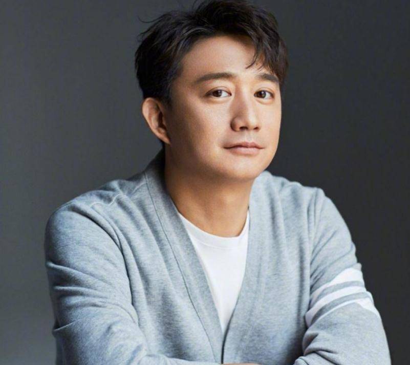 记得前段时间温峥嵘接受采访时曾自曝,她是黄磊的第一届学生,当时他们