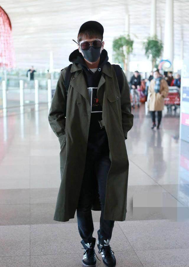 张若昀和井柏然有个共同的小癖好,很酷吧?_机场_口袋_双手