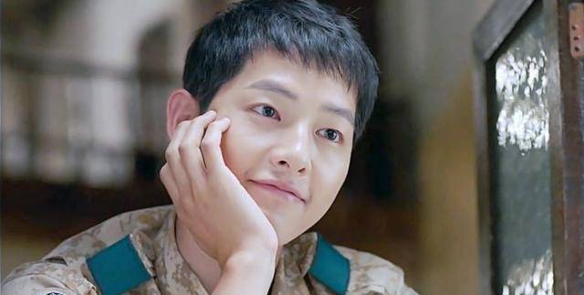 一年多婚姻一个月终结,离婚后绯闻不断,宋仲基被曝抢先泼脏水_宋慧乔