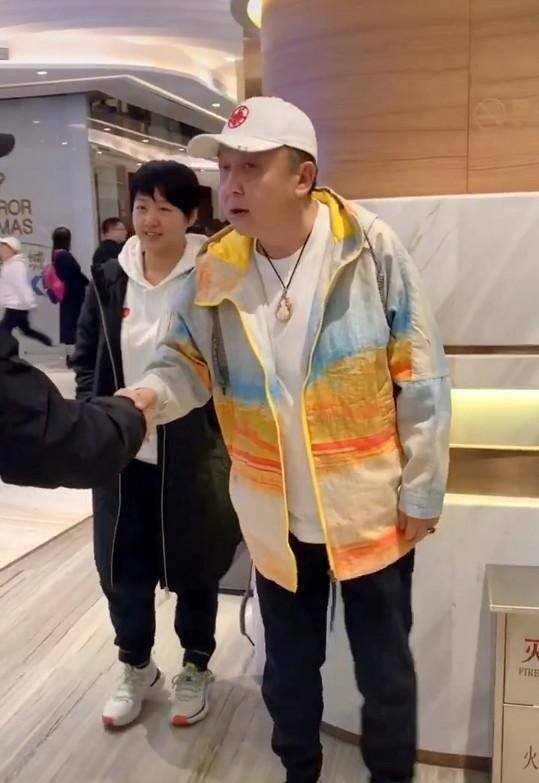 白慧明自从嫁给于谦后就淡出了演艺圈,2006年儿子于思洋出生,于谦令其