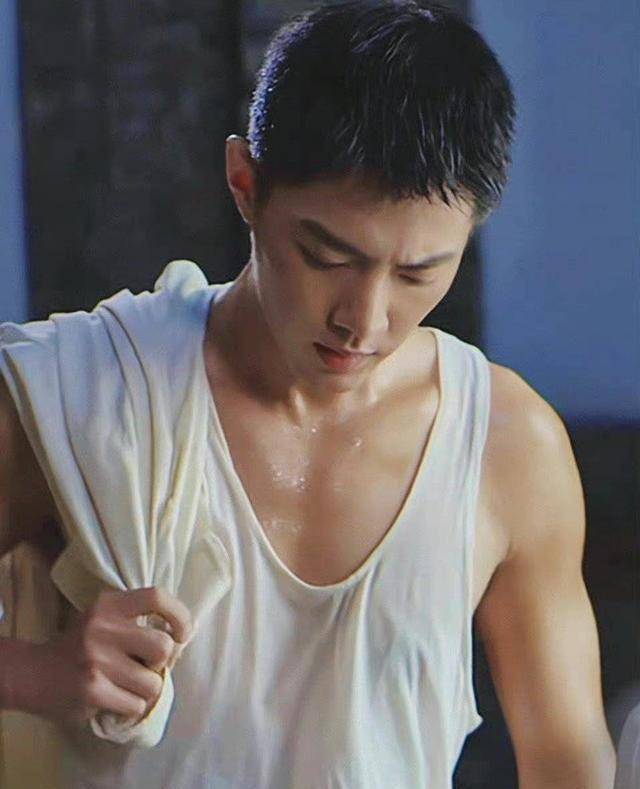 肖战晒肌肉,一小时突破300万赞,粉丝表示激动得睡不着觉_宣传_安利