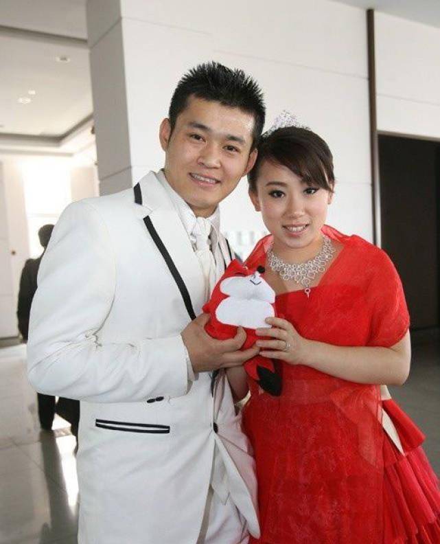 原来赵本山的徒弟雅丹产下第三胎,老公小鹏飞晒母子合照报平安_儿子