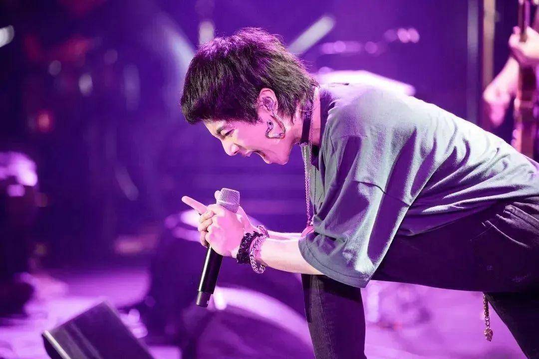 华晨宇在香港出尽洋相,电视正片更是直接删减,他彻底丢了人_华福_儿子