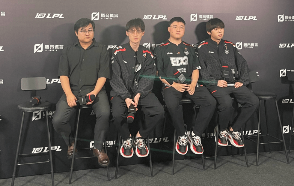 meiko梦游被队友炸死,赛后走a评价乌兹!_uzi_战队_波比