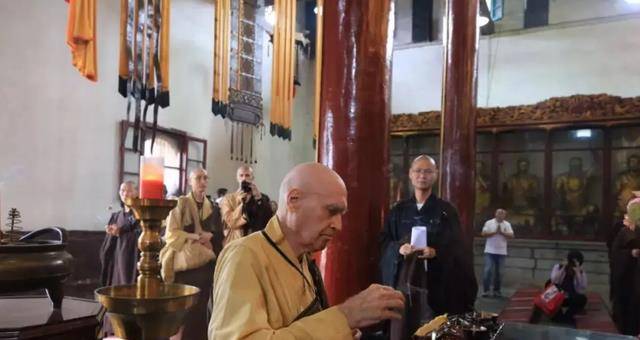 美国僧人恒实:生活在中国的"洋和尚",为信念千里朝拜引人赞叹_克里斯