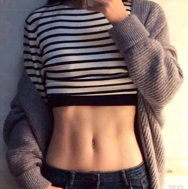 37岁车晓真放得开,穿健美裤坐在空中健身,身材纤细似少女_气质_紧身