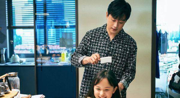 "小芈月"长大了,12岁的她出演《小舍得》,佟大为成了宠女狂魔_宋佳