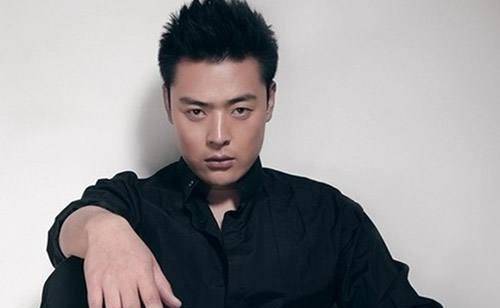 因《亮剑》成名,拍戏致双目失明两次轻生失败,今成80后首位视帝_张桐