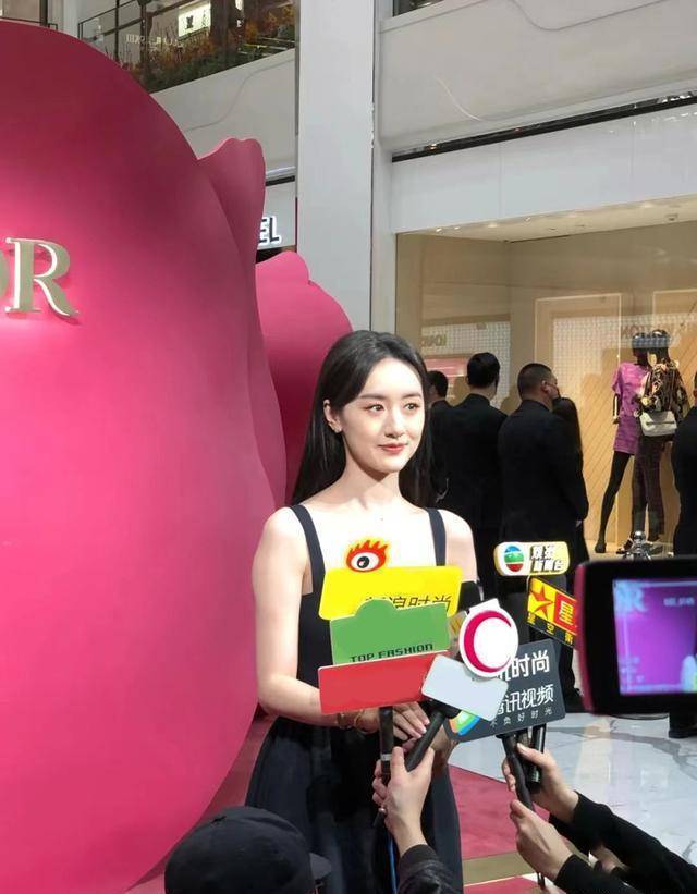 袁冰妍活动照和生活中有差别,看到生图,网友:到底是不一样_化妆_品牌