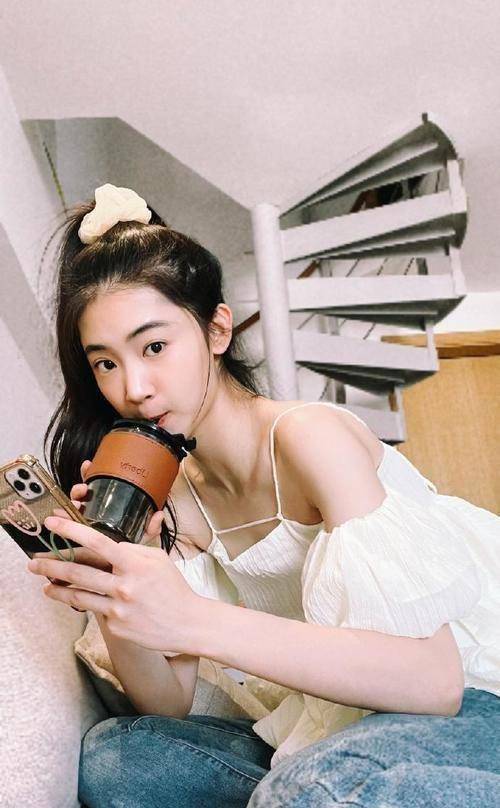 中央戏剧学院美女徐世昕可爱美照欣赏,真漂亮