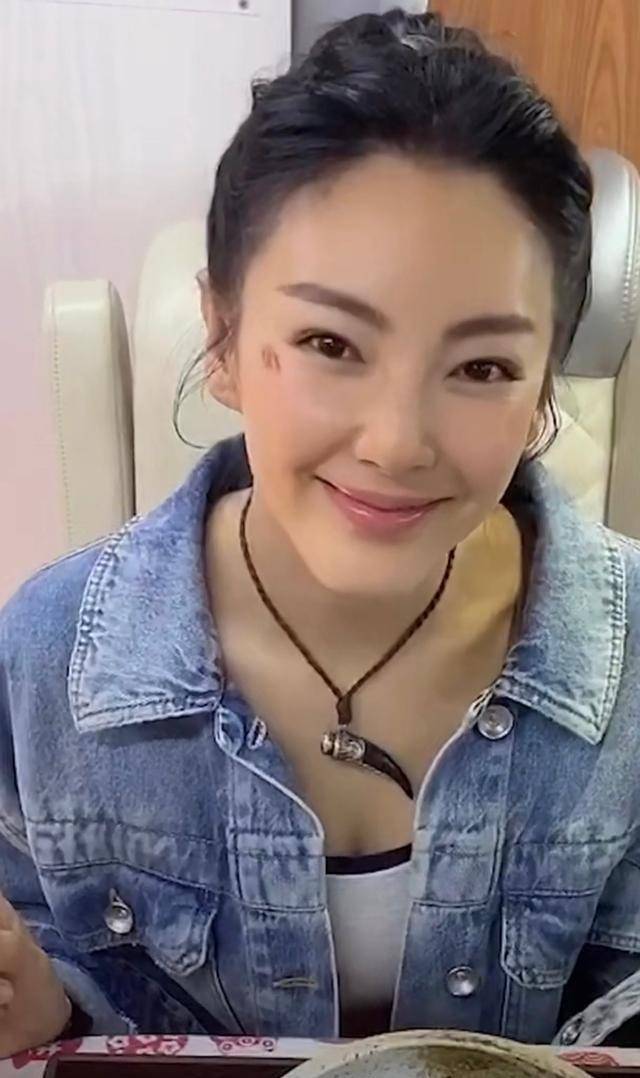 张雨绮放剪八爪鱼视频:腿太多容易劈!_龙岭_毛病_网友