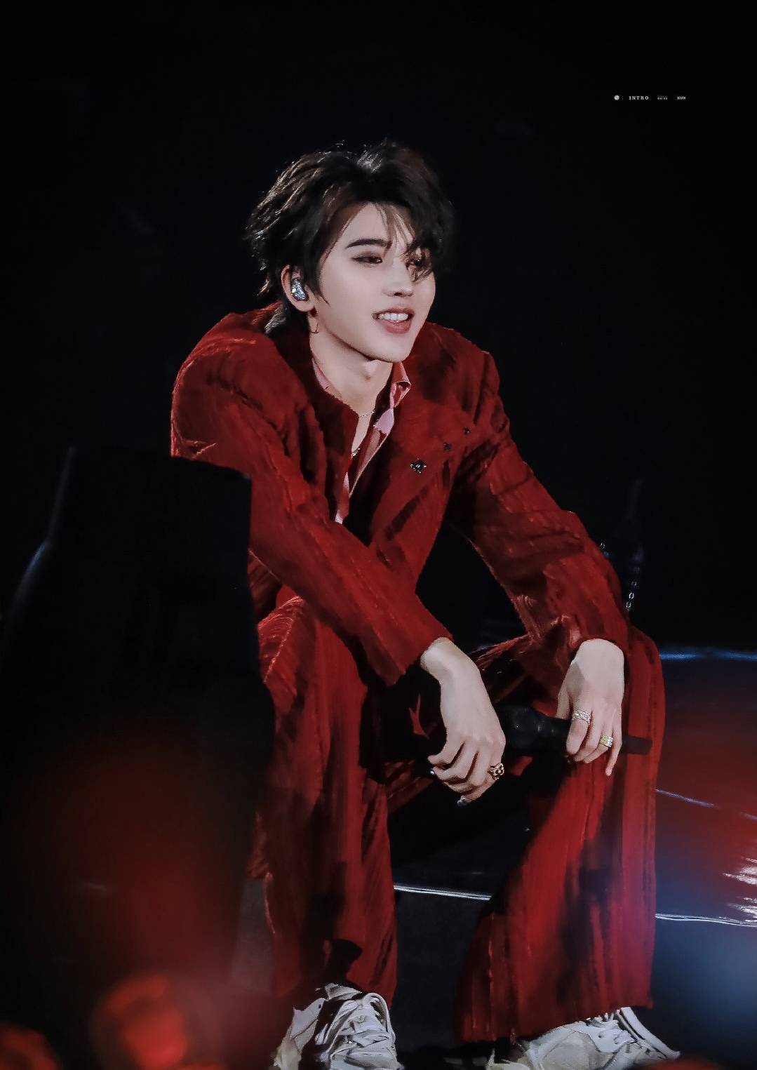 蔡徐坤新加坡演唱会粉丝应援:多大点事,一直在一直爱._网友_宝宝_录像