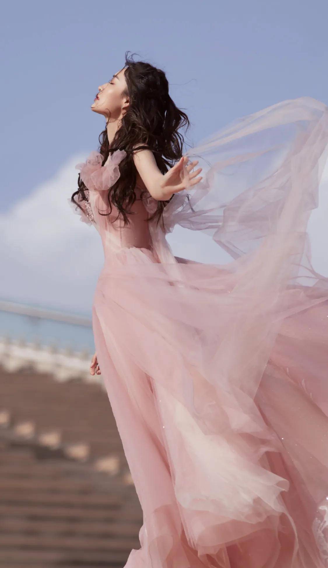 李沁今日美貌满分,是美美哒纯情小仙女_花仙子_样子_角色