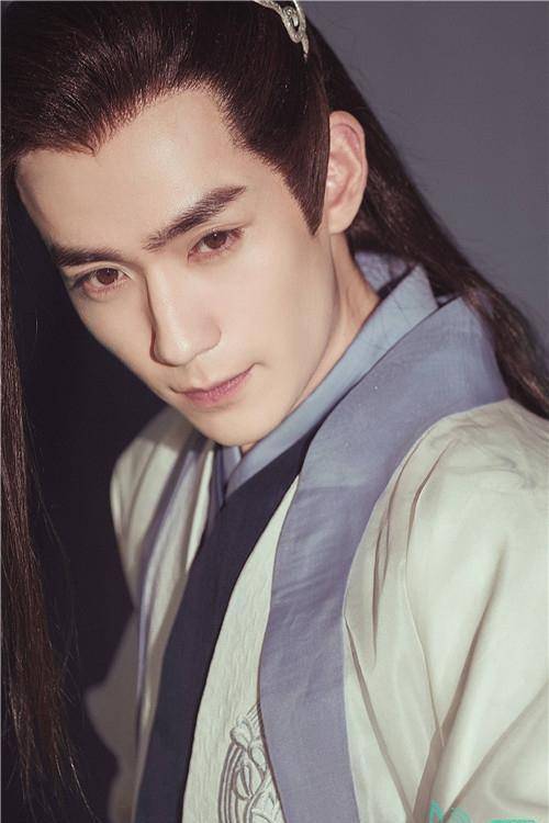 朱一龙再接新代言,粉丝保护我方龙哥发际线_公子_和龙_上线