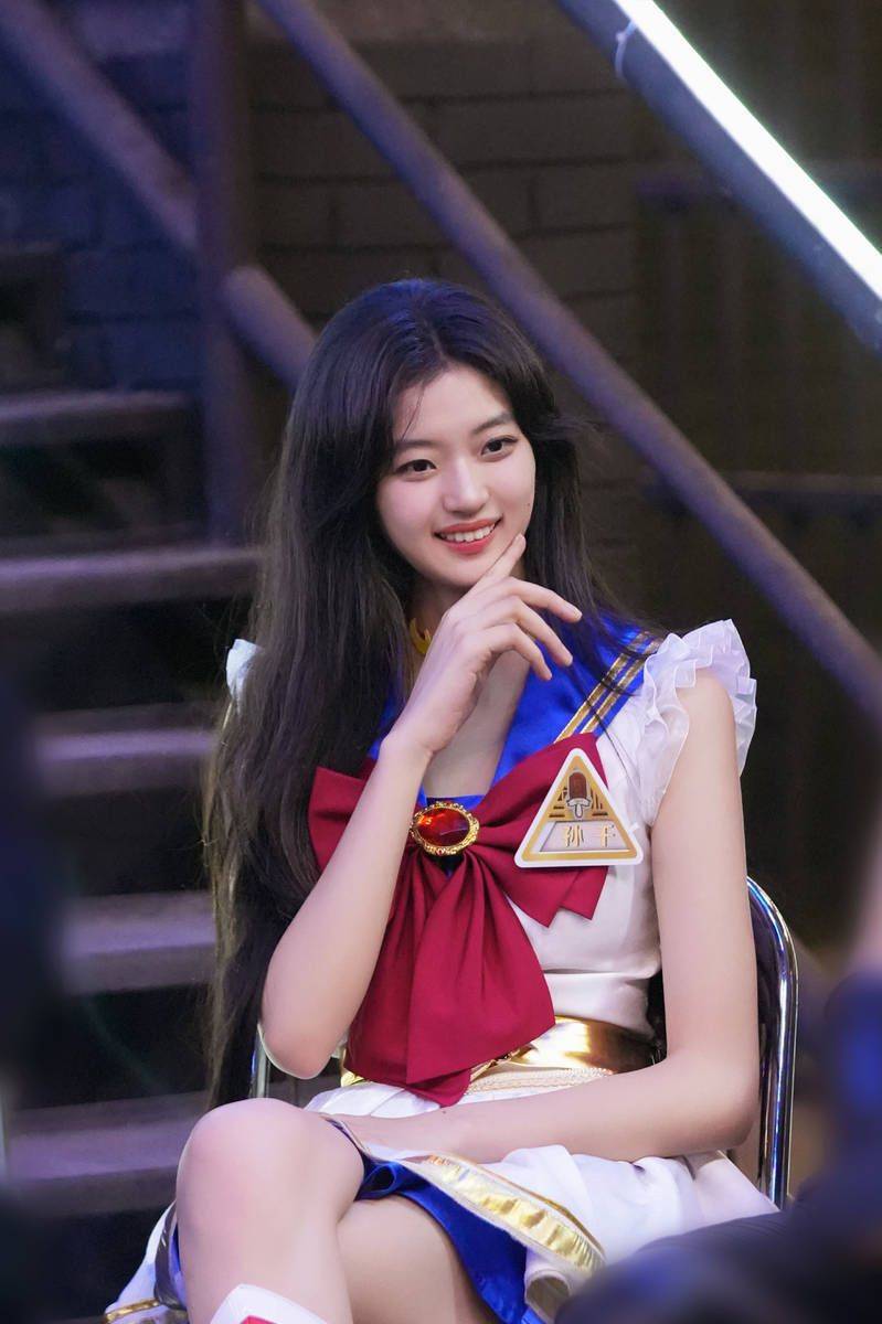 让我们拭目以待,期待孙千在未来能够带给我们更多精彩的cos作品!