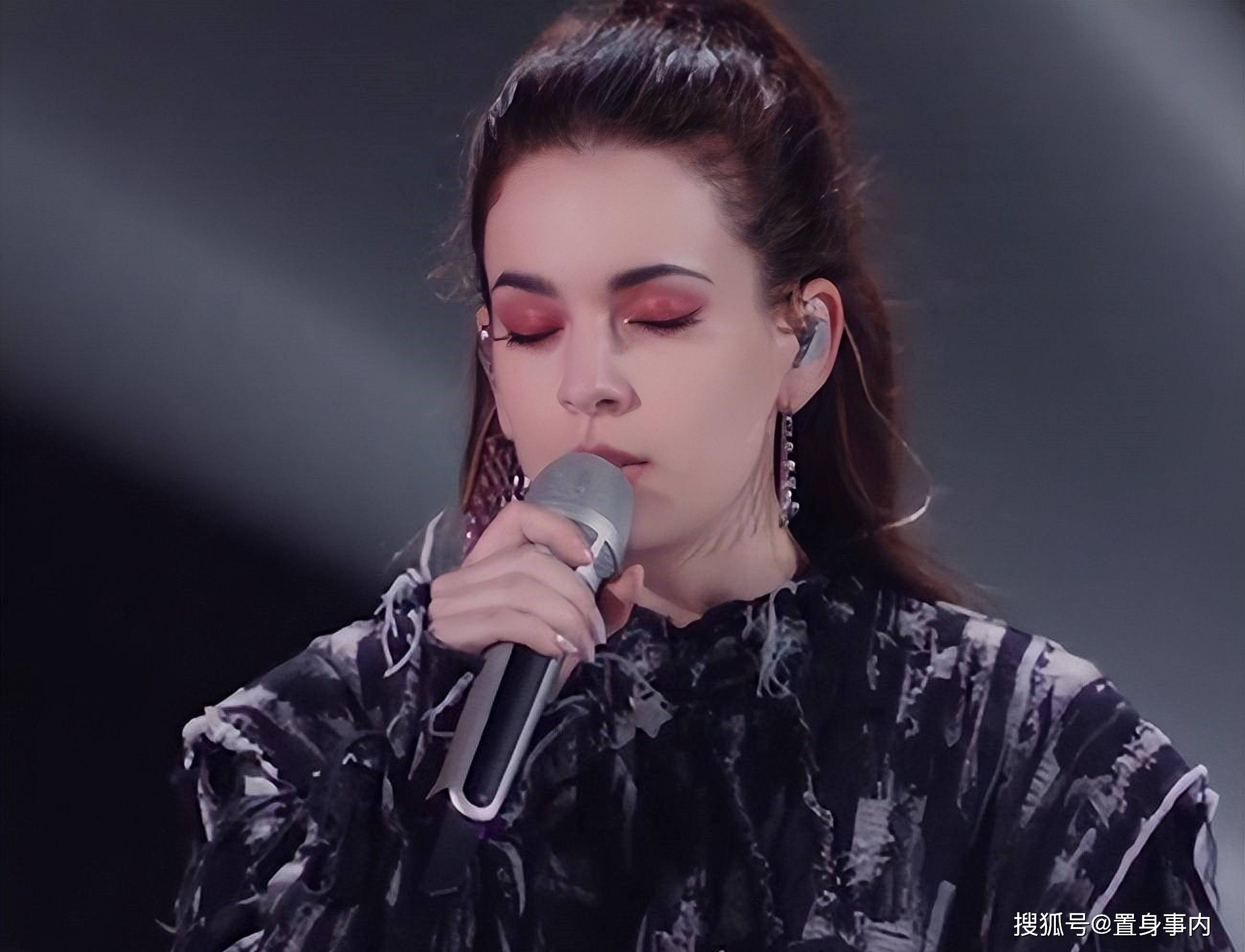 浪姐4复活赛:一群唱英文的华语歌手,输给了一位唱国风的外国人_赵丽娜