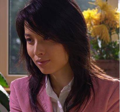 曾因拍吻戏被富豪前夫分手,二婚嫁靳东被宠成公主,儿子帅出天际_李佳