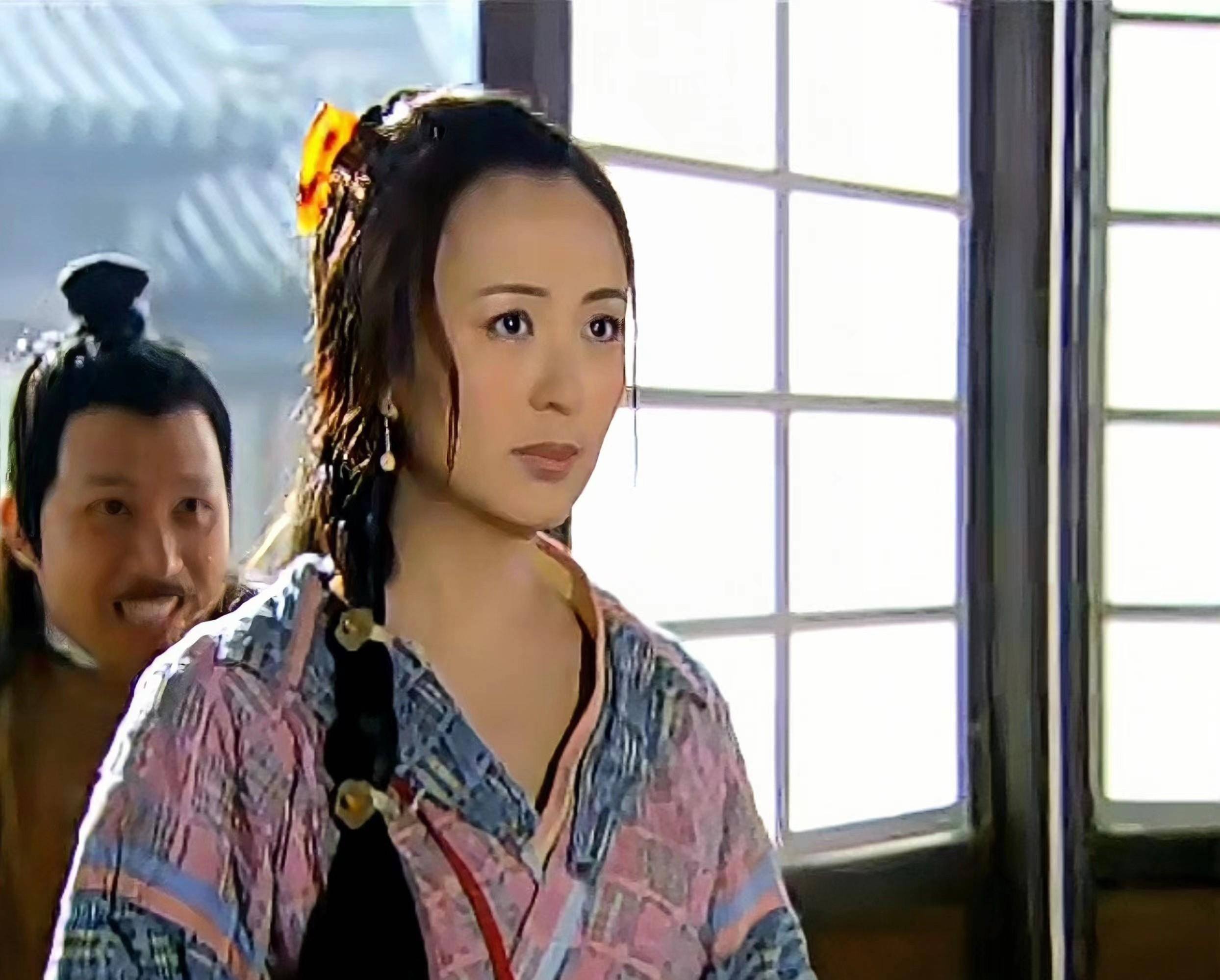 盘点童年阴影徐盈盈的八套靓丽造型,惠妃的招牌装不是最美的吗?