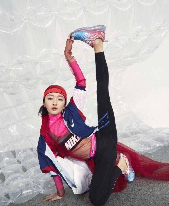 周冬雨晒运动照,第二张图片亮了,网友调侃:放大来都没看到胸!