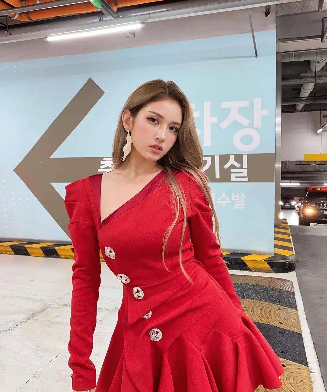 国外混血歌手全昭弥somi:简直就是人间芭比,颜值高的不得了_somi_身材