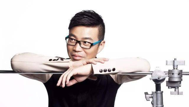 19岁学相声,与郭德纲平辈,却因饰演小人物成名,如今终于熬出头_王迅