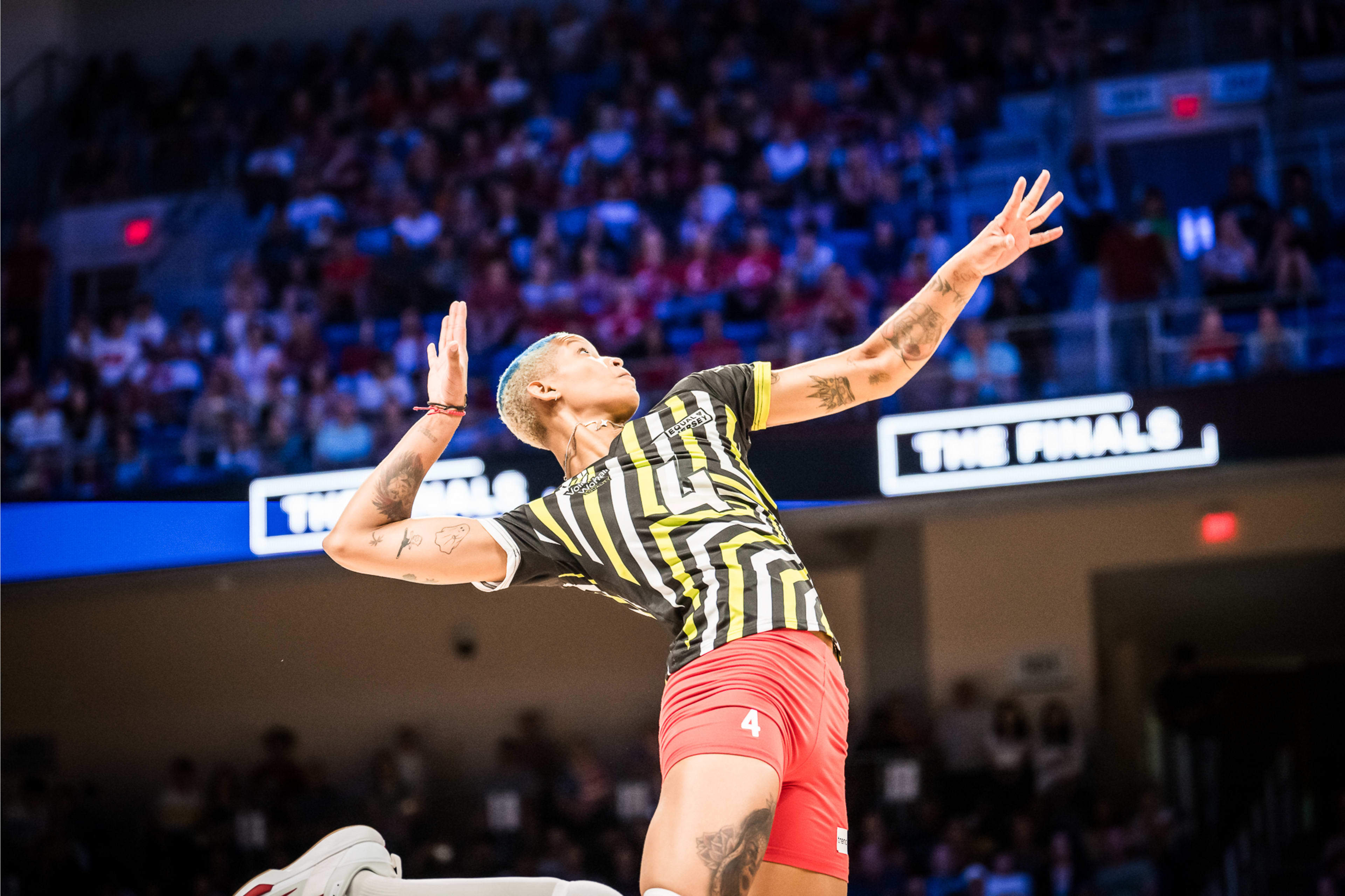 决赛将和中国女排争冠军 瓦尔加斯轰下23分_进攻_失误_卡拉库尔特