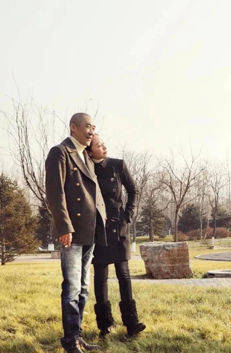 连接分析【3】在章子男的日常穿着中,我们可以看到