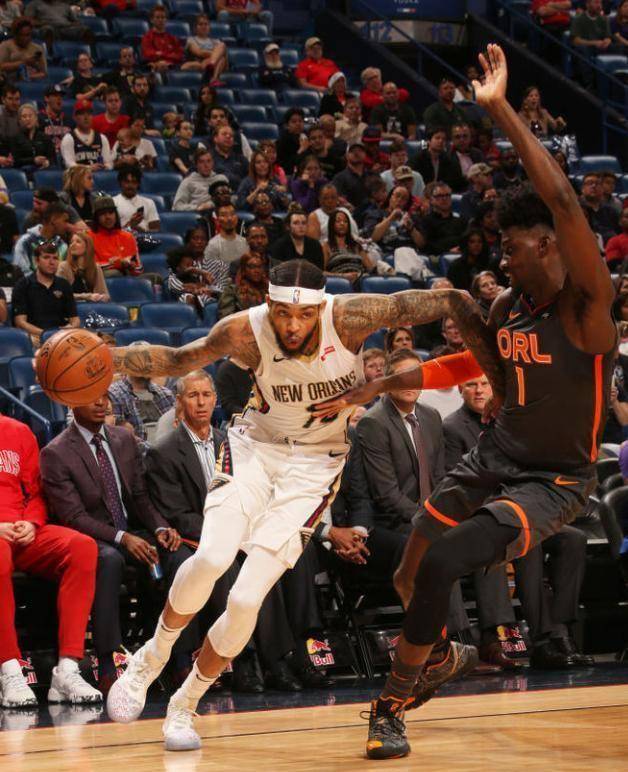 鹈鹕在首节还顺风顺水,多人站出来得分,雷迪克三分命中,中距离也有,单