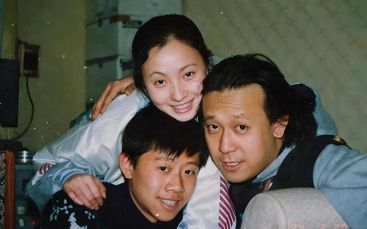 夏雨袁泉再度合作,现场自然牵手搂腰,真夫妻,就是好磕!