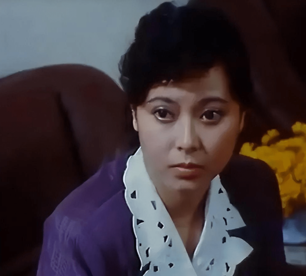 演员壮丽:嫁大12岁唐国强,婚后连生两子,如今一家五口幸福美满_孙涛