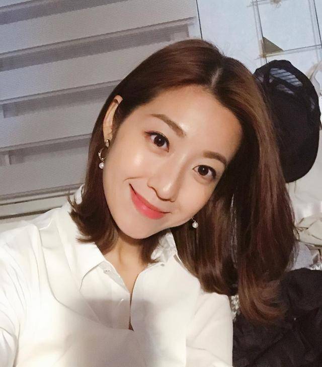 tvb艺人陈自瑶再晒性感泳照获好姐妹大赞很美_社交_王浩信_留言