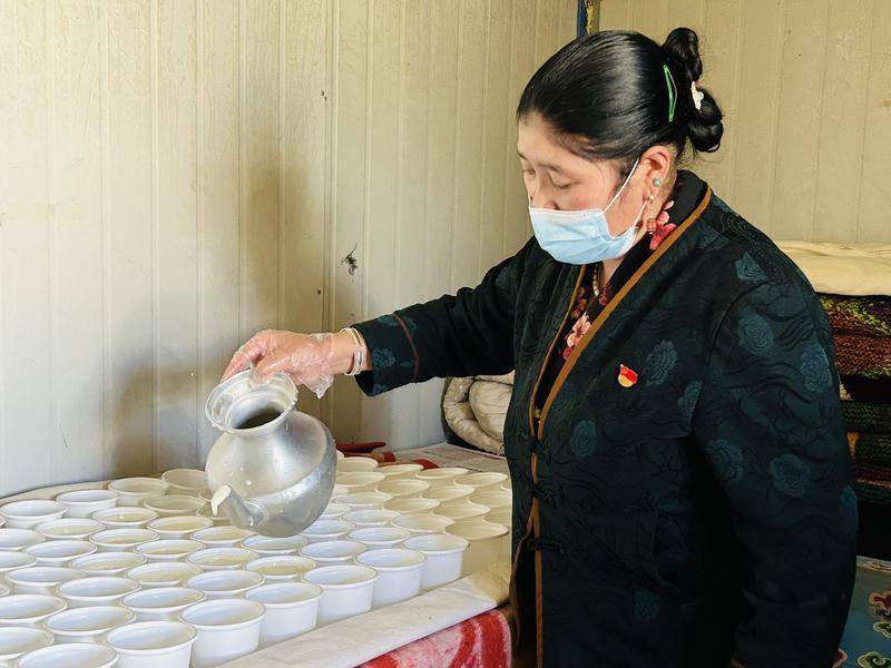 班戈县普保镇纳木琼阿佳们的致富经_妇女_曲珍_贫困户