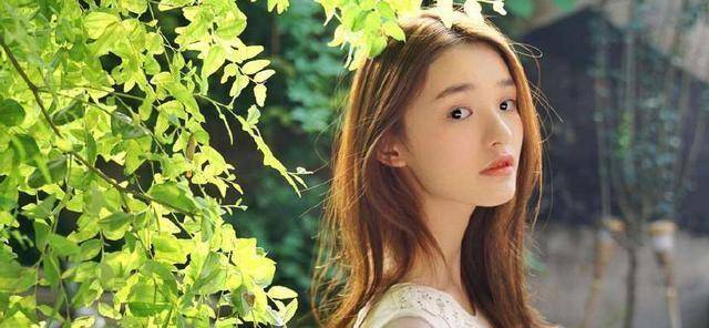 95后娱乐圈小花,颜值不比关晓彤差,却毁在牙齿上!_林允_网友_女明星