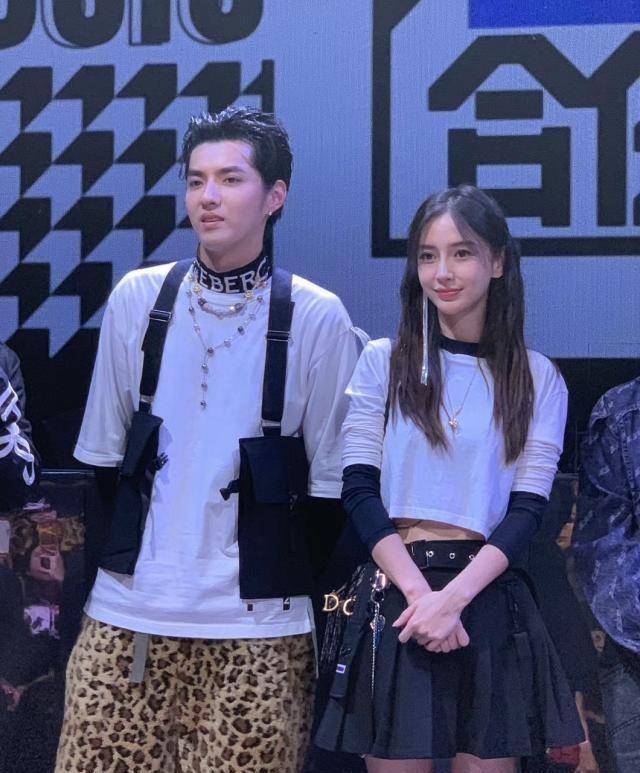 状态都是极佳,尤其是站在吴亦凡旁边的angelababy,脸比一直是以小脸