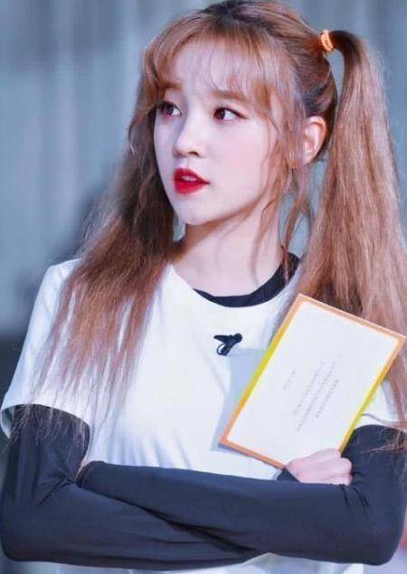 20岁宋雨琦同时掉进水中,看到两人颜值变化忍不住笑了_节目_嘉宾_落水