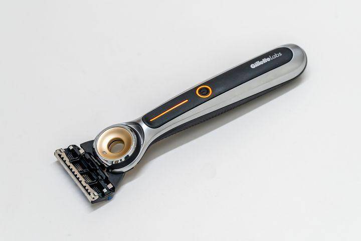 谁在守护手动剃须刀的荣光？吉列引力盒、极光、热感系列剃须实测