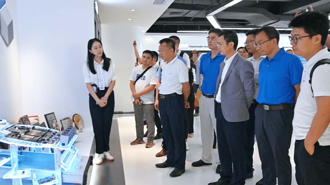 深圳市中手游网络科技有限公司副总裁王涛,研祥集团总经理,协会常务副