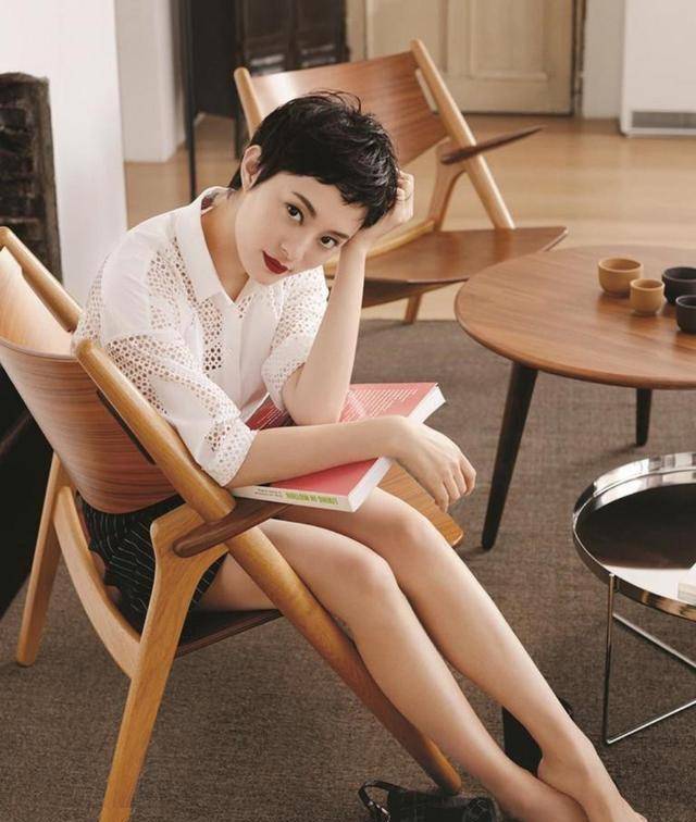 孙俪与丁俊晖合影显拘谨,卖萌比剪刀手,状态似少女_健身_运动_普拉提