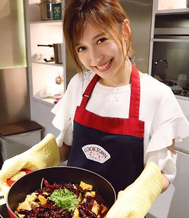 tvb《美女厨房》龚嘉欣厨艺获大赞,"美女厨神"分享新学菜式!