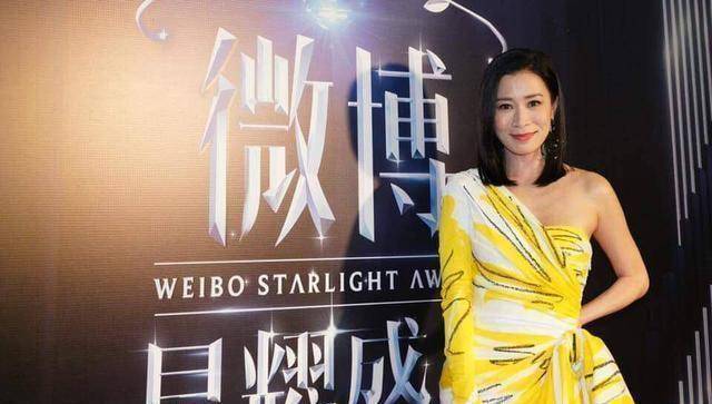 43岁佘诗曼新剧合作黄晓明,出演东北媳妇,造型惊艳充满贵气_剧中_古装