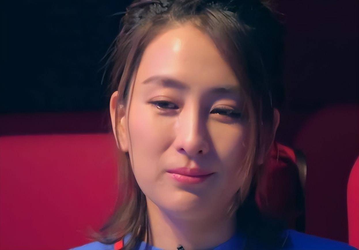 当时她登上了戛纳电影节的红毯,这是马苏第一次参加,也不知道是因为