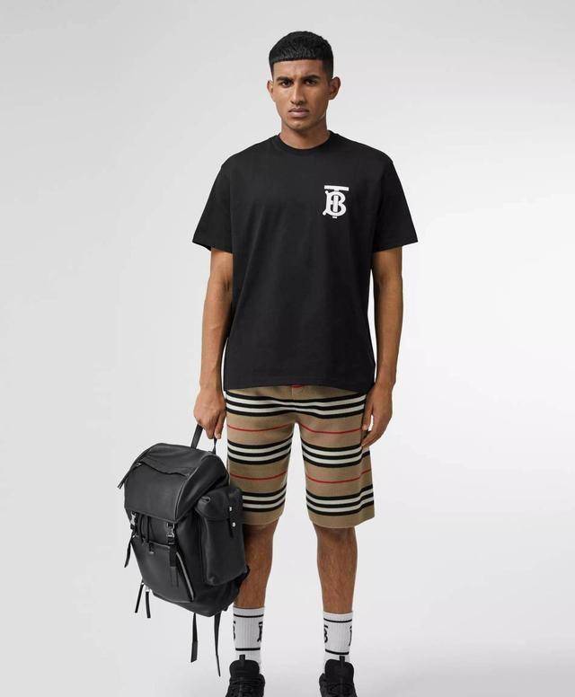 38岁蔡卓妍真大胆,穿4500元男款t恤挑战下衣失踪,美腿优势尽显_效果